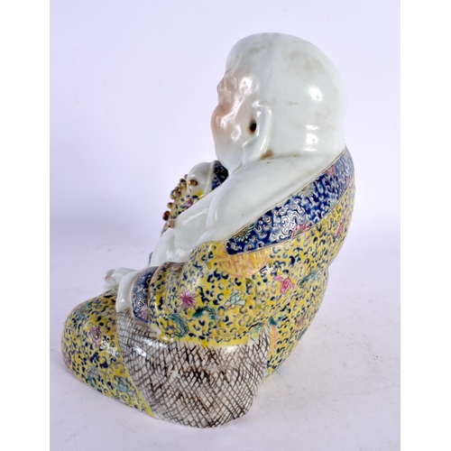 2025 - A RARE EARLY 20TH CENTURY CHINESE FAMILLE ROSE PORCELAIN BUDDHA Late Qing/Republic, painted with fol... 