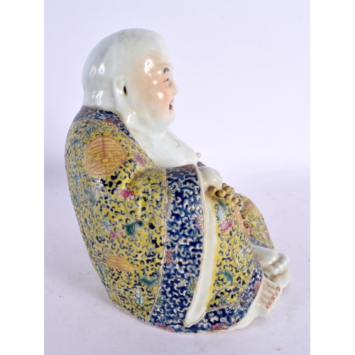 2025 - A RARE EARLY 20TH CENTURY CHINESE FAMILLE ROSE PORCELAIN BUDDHA Late Qing/Republic, painted with fol... 