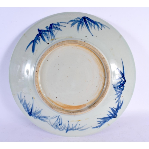 2026 - A LARGE 19TH CENTURY CHINESE BLUE AND WHITE PORCELAIN CHARGER Qing. 34.5 cm diameter.