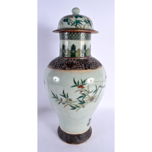 2051 - A LARGE 19TH CENTURY CHINESE CRACKLE GLAZED FAMILLE VERTE VASE AND COVER Qing. 45 cm x 18 cm.