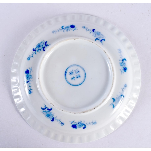 2088 - TWO 18TH CENTURY CHINESE EXPORT BLUE AND WHITE PLATES Qianlong, together with two others. 23 cm wide... 