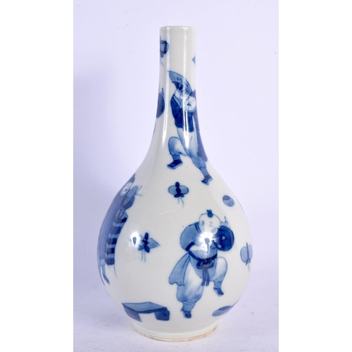 2092 - A 19TH CENTURY CHINESE BLUE AND WHITE PORCELAIN BULBOUS VASE Qing, painted with figures. 20 cm high.