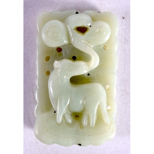 2094 - A CHINESE JADE PENDANT 20th Century. 5 cm x 3 cm.