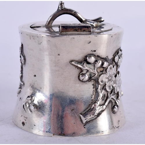 2099 - A 19TH CENTURY CHINESE EXPORT SILVER CRUET POT by Zeewo. 80 grams. 4.75 cm x 4.5 cm.