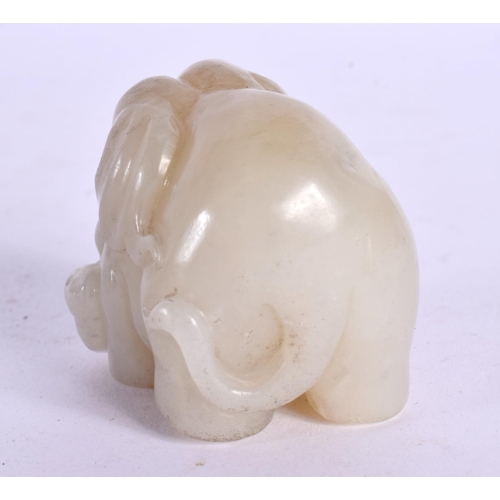 2110 - AN EARLY 20TH CENTURY CHINESE CARVED WHITE JADE ELEPHANT Late Qing/Republic. 4.75 cm x 4.25 cm.