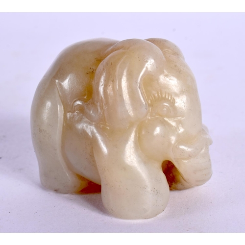 2110 - AN EARLY 20TH CENTURY CHINESE CARVED WHITE JADE ELEPHANT Late Qing/Republic. 4.75 cm x 4.25 cm.