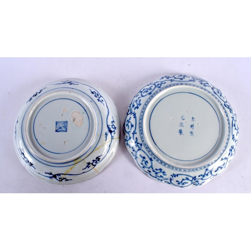 2114 - TWO 18TH/19TH CENTURY JAPANESE EDO PERIOD PORCELAIN PLATES. 21 cm wide.