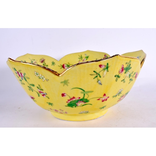 2115 - A LARGE CHINESE FAMILLE VERTE PORCELAIN DISH 20th Century, together with a yellow glazed bowl. Large... 