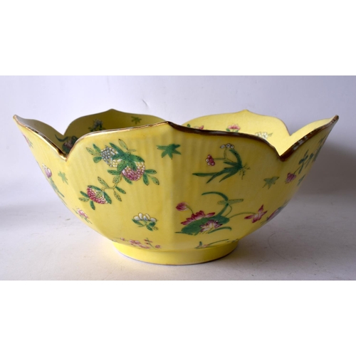 2115 - A LARGE CHINESE FAMILLE VERTE PORCELAIN DISH 20th Century, together with a yellow glazed bowl. Large... 