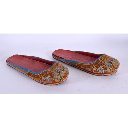 2120 - A PAIR OF 19TH CENTURY CHINESE SILKWORK EMBROIDERED SHOES Qing. 22 cm long.