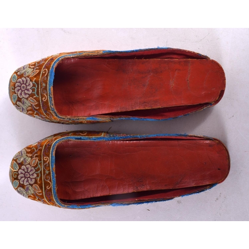 2120 - A PAIR OF 19TH CENTURY CHINESE SILKWORK EMBROIDERED SHOES Qing. 22 cm long.