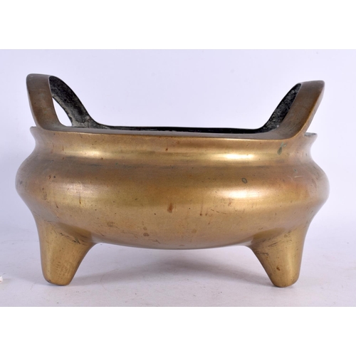 2121 - A LARGE 19TH CENTURY CHINESE TWIN HANDLED BRONZE CENSER bearing Xuande marks to base. 22 cm x 16 cm,... 