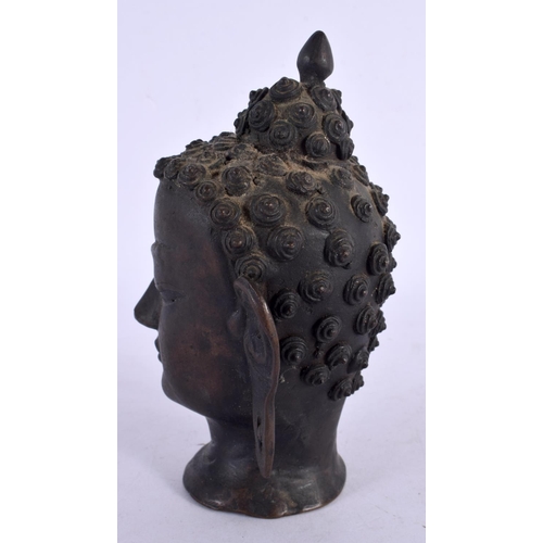 2129 - AN ANTIQUE THAI BRONZE BUDDHISTIC BUST. 15 cm x 8 cm.