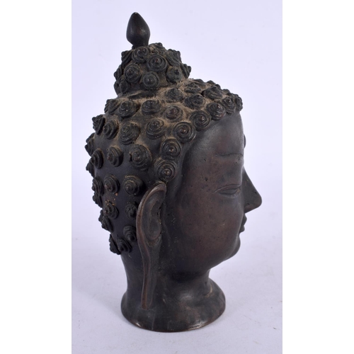 2129 - AN ANTIQUE THAI BRONZE BUDDHISTIC BUST. 15 cm x 8 cm.