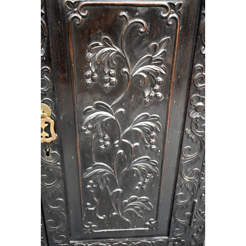 2131 - A GOOD 19TH CENTURY CHINESE HONGMU CARVED WOOD DISPLAY CABINET Qing. 180 cm x 35 cm x 75 cm.