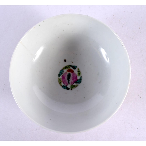 2135 - A LATE 19TH CENTURY CHINESE PORCELAIN BOWL Late Qing. 14.5 cm diameter.