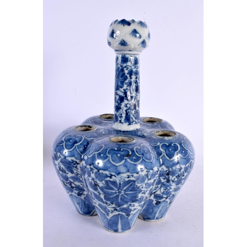 2153 - A LARGE 19TH CENTURY CHINESE BLUE AND WHITE PORCELAIN TULIP VASE Qing. 27 cm x 15 cm.