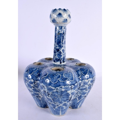 2153 - A LARGE 19TH CENTURY CHINESE BLUE AND WHITE PORCELAIN TULIP VASE Qing. 27 cm x 15 cm.