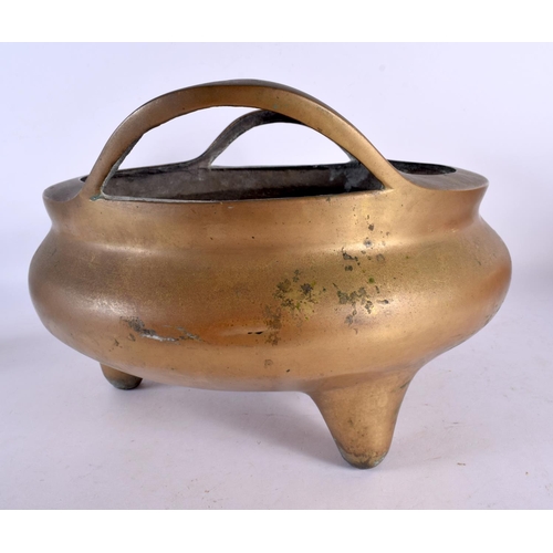 2175 - A LARGE 19TH CENTURY CHINESE TWIN HANDLED BRONZE CENSER bearing Xuande marks to base. 27 cm x 21 cm,... 