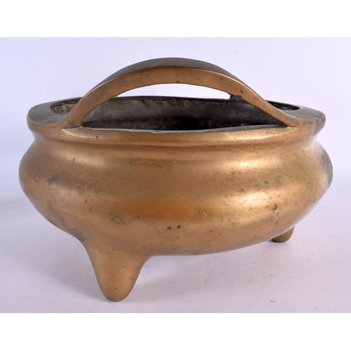 2183 - A LARGE 19TH CENTURY CHINESE TWIN HANDLED BRONZE CENSER bearing Xuande marks to base. 28 cm x 21 cm,... 