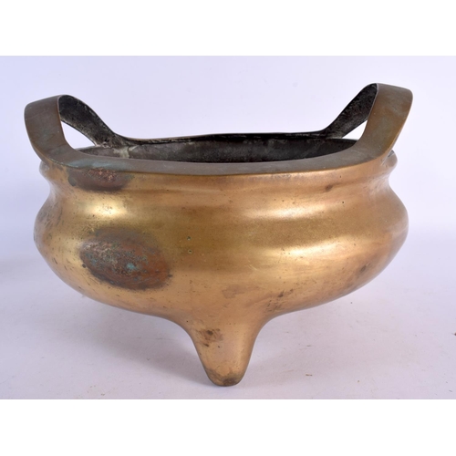 2183 - A LARGE 19TH CENTURY CHINESE TWIN HANDLED BRONZE CENSER bearing Xuande marks to base. 28 cm x 21 cm,... 