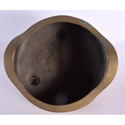 2183 - A LARGE 19TH CENTURY CHINESE TWIN HANDLED BRONZE CENSER bearing Xuande marks to base. 28 cm x 21 cm,... 