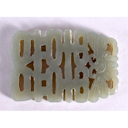 2195 - A CHINESE CARVED JADE PENDANT 20th Century. 6 cm x 4 cm.