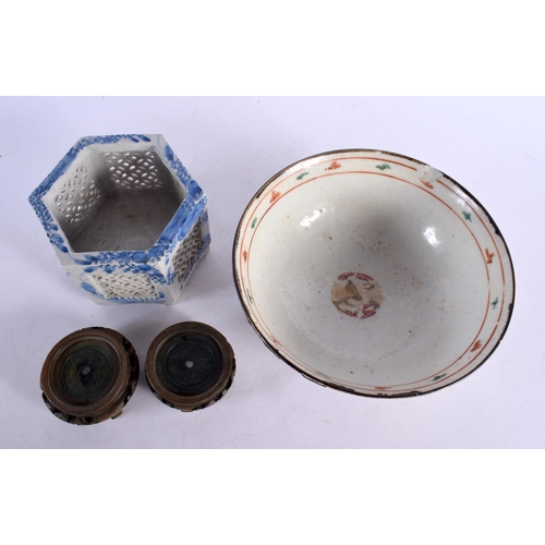 2211 - A 19TH CENTURY CHINESE CRACKLE GLAZED BOWL Qing, and a blue and white censer. Largest 18 cm diameter... 