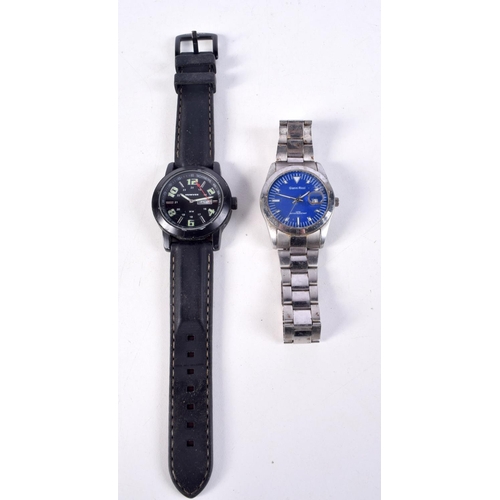 3302 - A Humvee wristwatch together with a Gianni Ricci watch (2)