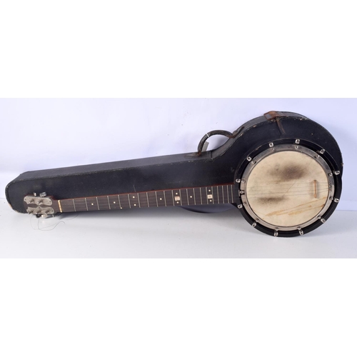 3708 - A cased Windsor No 44 banjo..