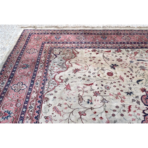 3840 - A large country house rug 500 x 420 cm .