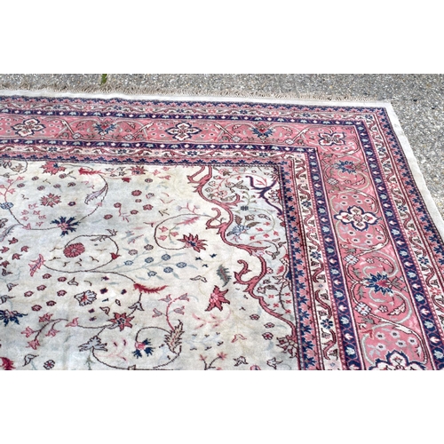 3840 - A large country house rug 500 x 420 cm .