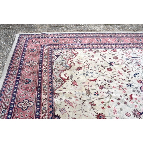 3840 - A large country house rug 500 x 420 cm .