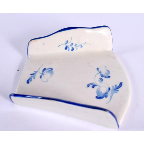 1 - AN 18TH CENTURY WORCESTER DRY BLUE ASPARAGUS SERVER painted with sprigs. 7.5 cm x 7.5 cm.