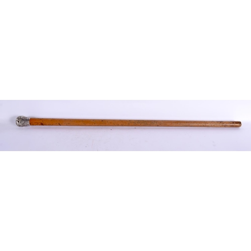 116 - A 19TH CENTURY CHINESE EXPORT SILVER AND MALACCA WALKING CANE Qing. 90 cm long.