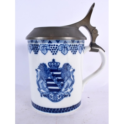 117 - A RARE GERMAN MEISSEN COMMEMORATIVE TANKARD painted with armorials. 19 cm high.