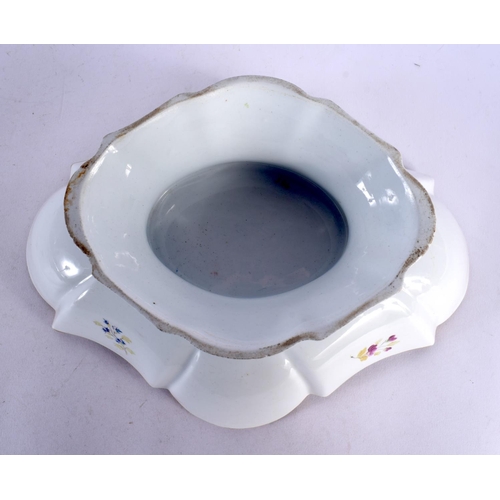 140 - AN EARLY 19TH CENTURY ENGLISH PORCELAIN COMPORT together with plates and a dish. Largest 30 cm wide.... 