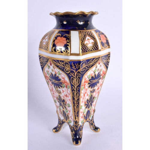 185 - Royal Crown Derby imari pattern 1128 vase date code 1917.  3cm high