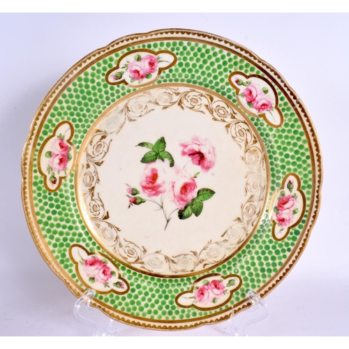 20 - A SET OF THREE EARLY 19TH CENTURY ENGLISH PORCELAIN PLATES decorated with raised green enamels and r... 