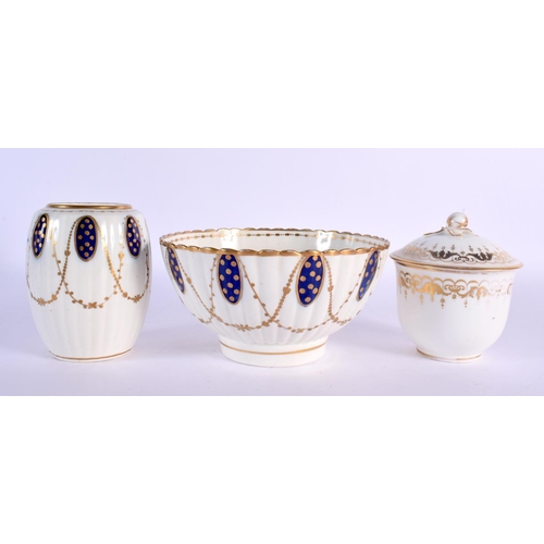 203 - 18th c. Caughley bowl, two saucer dishes, a tea canister and a spoon tray decorated under glaze blue... 