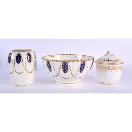 203 - 18th c. Caughley bowl, two saucer dishes, a tea canister and a spoon tray decorated under glaze blue... 