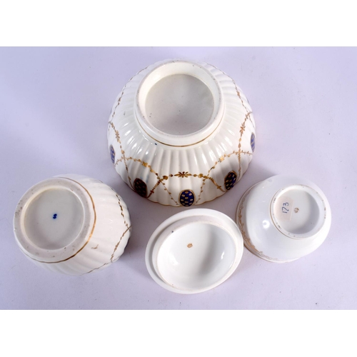 203 - 18th c. Caughley bowl, two saucer dishes, a tea canister and a spoon tray decorated under glaze blue... 