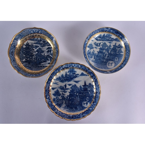 206 - 18th c. Caughley porcelain Pagoda beaker and saucer, two Temple tea bowls and saucers (6)