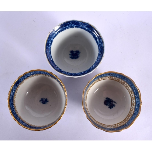 206 - 18th c. Caughley porcelain Pagoda beaker and saucer, two Temple tea bowls and saucers (6)