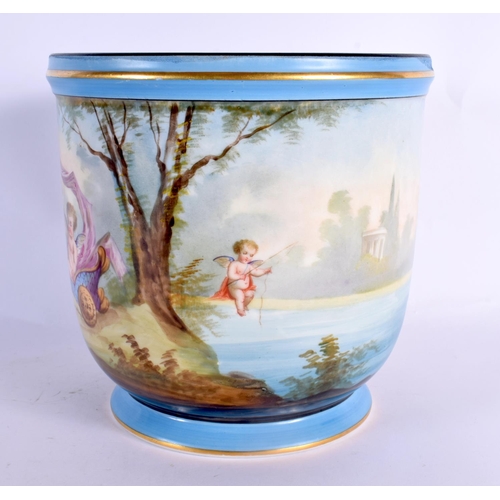 26 - A LARGE 19TH CENTURY FRENCH PARIS PORCELAIN CACHE POT painted with putti. 19 cm x 19 cm.