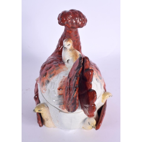 29 - AN EARLY 19TH CENTURY ENGLISH PEARLWARE CHICKEN BOX AND COVER. 17 cm x 17 cm.