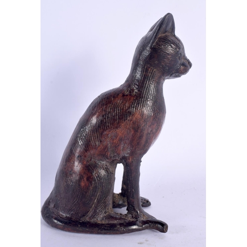 311 - AN EARLY EUROPEAN BRONZE FIGURE OF A SEATED CAT After the Antiquity. 15 cm high.