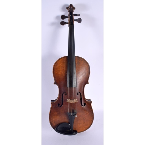 336 - A CASED VIOLIN. 58.5 cm long, length of back 36.5 cm.