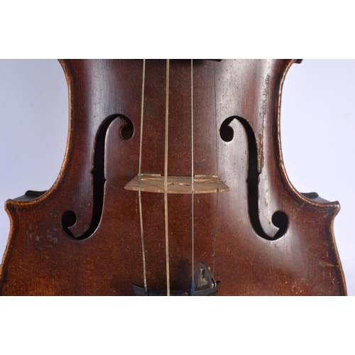 336 - A CASED VIOLIN. 58.5 cm long, length of back 36.5 cm.