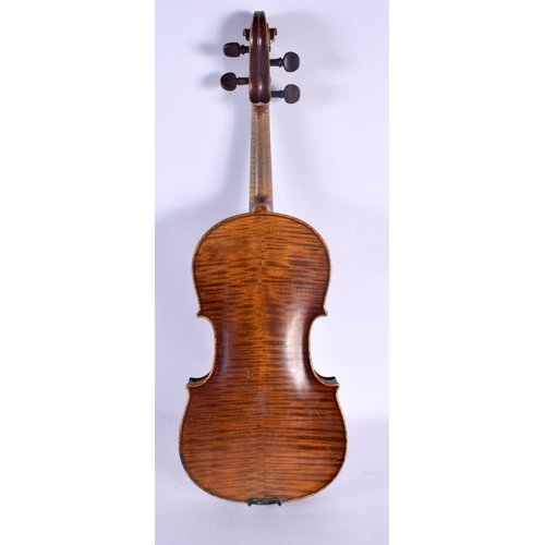 336 - A CASED VIOLIN. 58.5 cm long, length of back 36.5 cm.